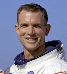 Скотт Девід Рендольф біографія, фото, розповіді - астронавт НАСА, був одним з третьої групи астронавтів, названих НАСА в жовтні 1963 року, командир космічного корабля Аполлон-15