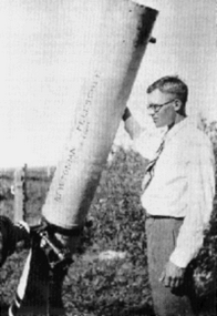Клайд Вільям Томбо біографія, фото, розповіді - американський астроном, який відкрив велике число астероїдів, а також карликову планету Плутон в 1930