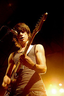 Алекс Тернер біографія, фото, розповіді - британський рок-музикант, фронтмен британської інді-рок групи Arctic Monkeys, один із засновників проекту The Last Shadow Puppets
