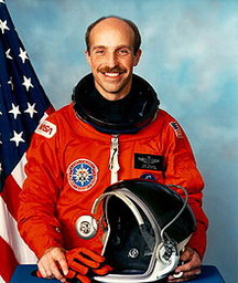 Джеймс Філліпп Бейгіан біографія, фото, розповіді - американський астронавт, лікар, інженер, спортсмен і льотчик вірменського походження