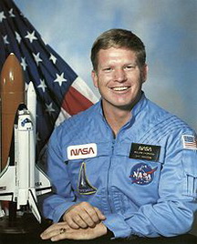 Вільям Макмайкла Шеперд біографія, фото, розповіді - американський космонавт