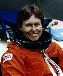 Роберта Лінн Бондар біографія, фото, розповіді - перший канадська жінка-астронавт і перший лікар-невролог, який побував в космосі