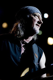 Роджер Девід Гловер біографія, фото, розповіді - британський бас-гітарист, клавішник, автор пісень і продюсер, учасник гурту Deep Purple