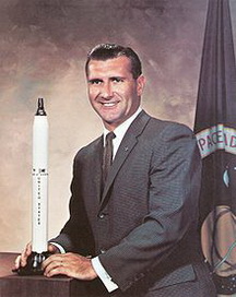 Річард Френсіс Гордон біографія, фото, розповіді - астронавт США