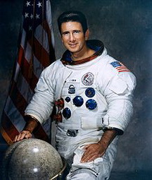 Джеймс Ірвін біографія, фото, розповіді - астронавт США
