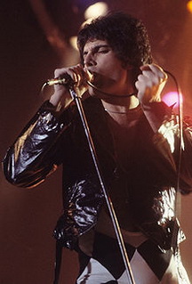 Фредді Меркьюрі біографія, фото, розповіді - британський співак і музикант парсійского походження, вокаліст рок-групи Queen