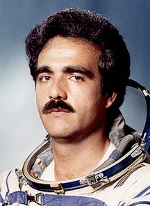 Абдул Ахад Моманд біографія, фото, розповіді - космонавт-дослідник космічного корабля «Союз ТМ-6»