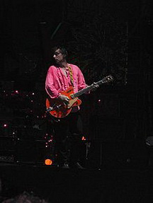 Пітер Лоуренс Бак біографія, фото, розповіді - гітарист, один із засновників і найстарший учасник американської рок-групи R