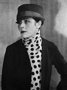 Джуна Барнс біографія, фото, розповіді - американська письменниця-модерністка, художниця, одна з ключових фігур космополітичного Парижа 1920-1930-х років